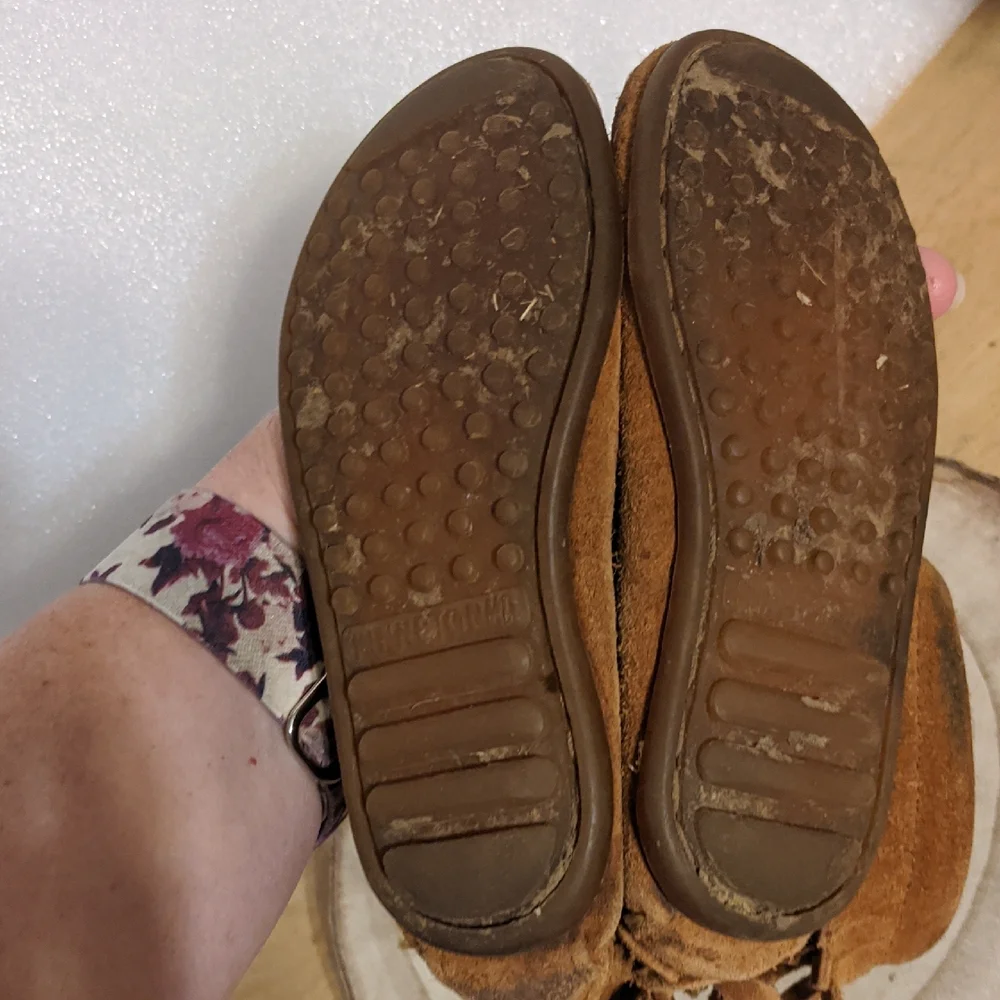 Minnetonka Tan Suede Moccasins Size 7